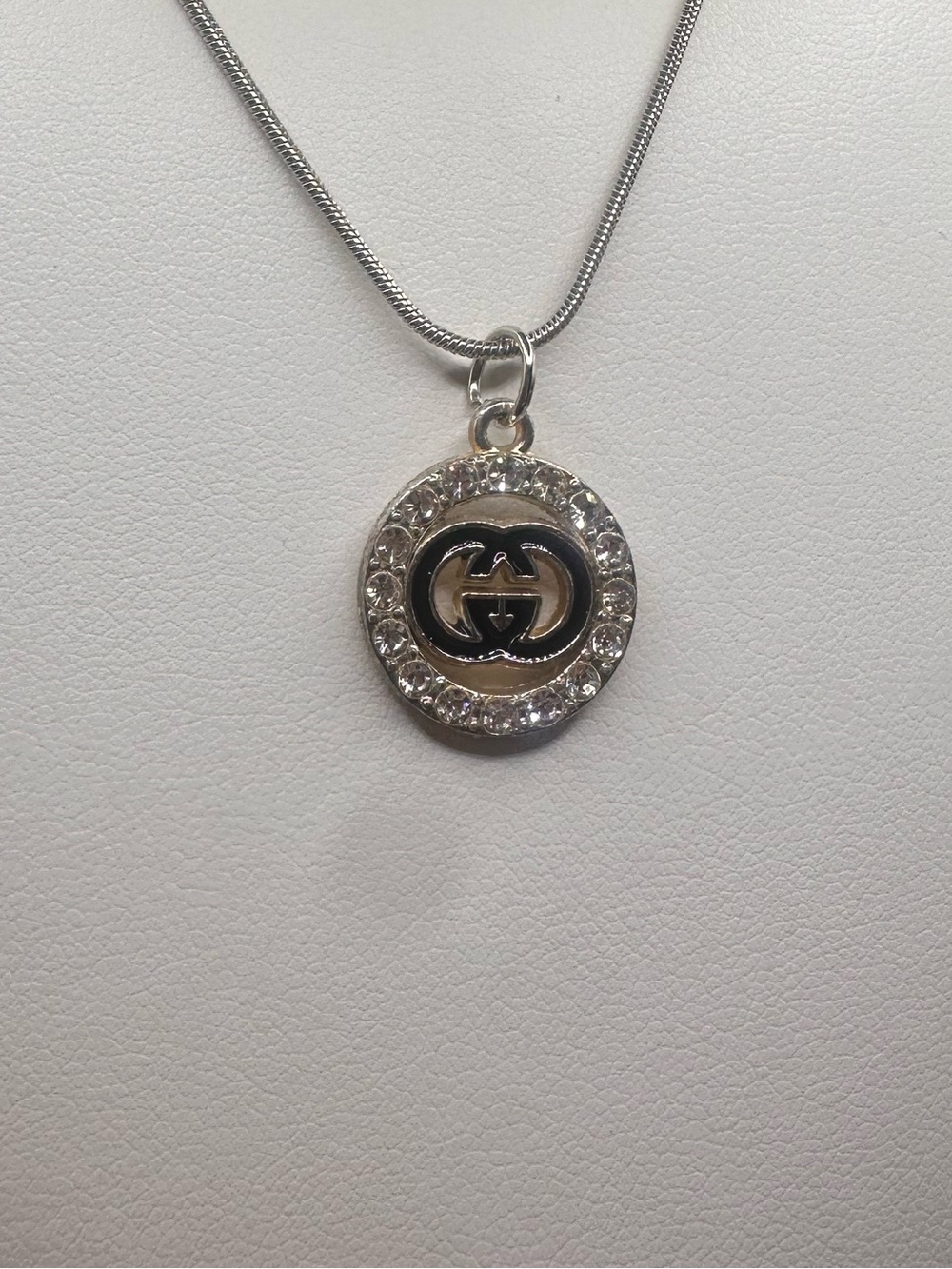 Fashion Jewelry Silver Tone Crystal Round Pendant Necklace